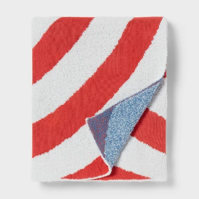 Marvel Captain America Shield Knit Kids' Throw Blanket - The Marvel Collection By Pillowfort™ - Image 2